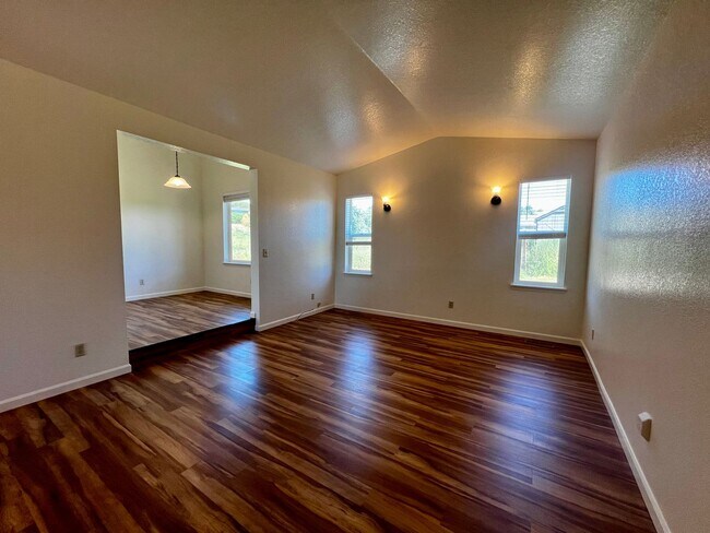 Foto del edificio - Non-Refundable & Security Deposit Total: $...