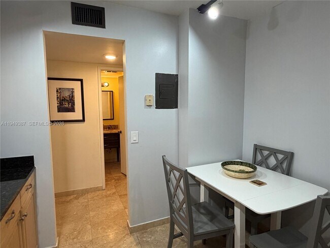 Foto del edificio - 2801 NE 183rd St