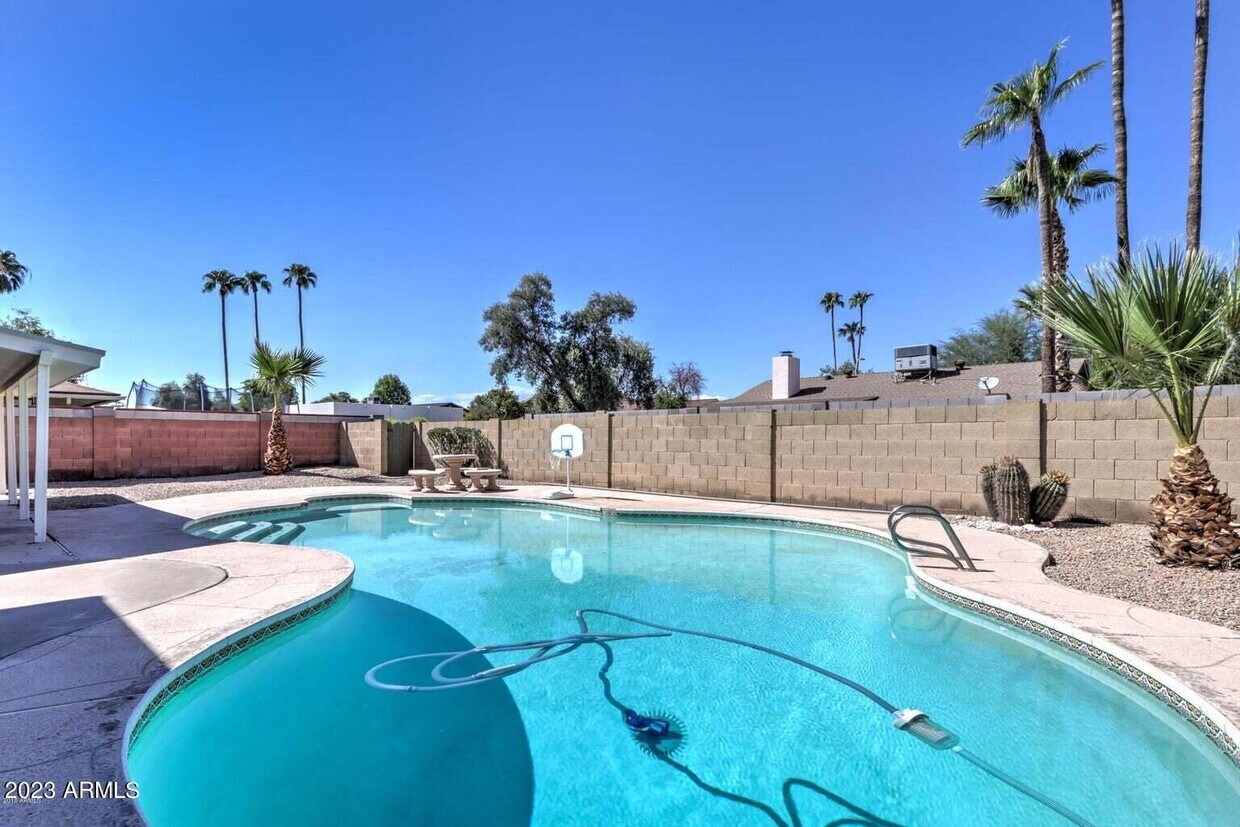 Primary Photo - 8332 E Rose Ln