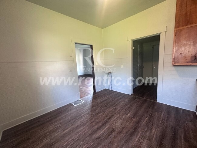 Building Photo - 6 National-