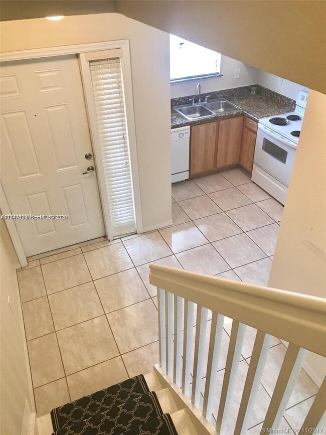 Foto del edificio - 2028 NE 167th St