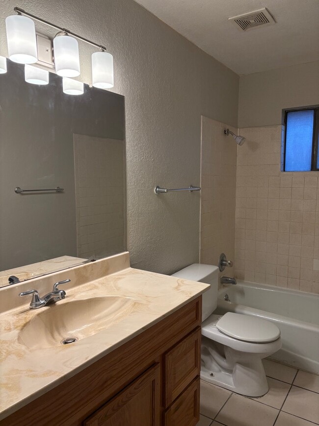 Foto del edificio - 1901 Amy Sue Dr