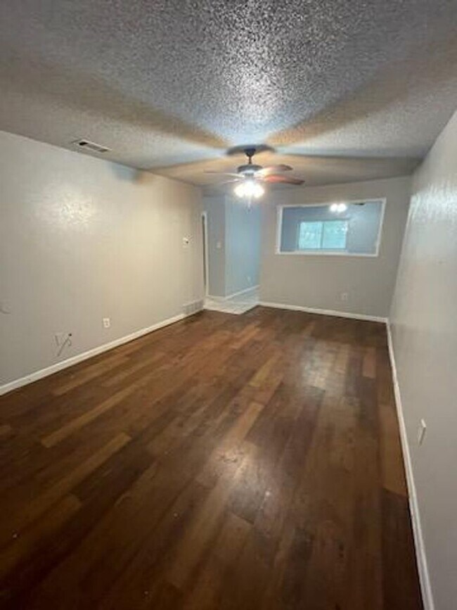 Foto del edificio - 4040 Driskell Blvd