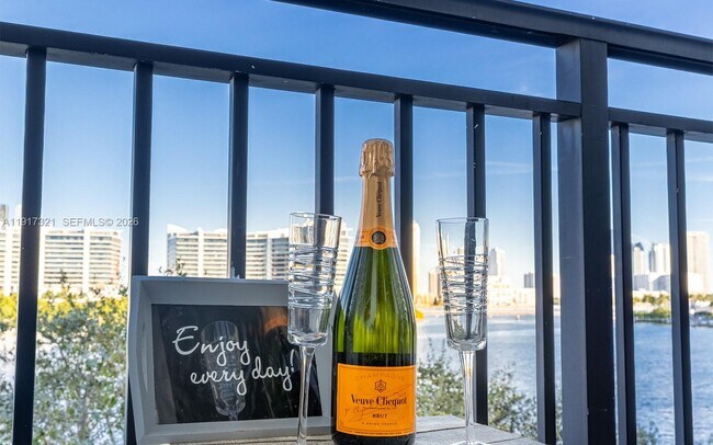 Building Photo - 3255 NE 184th St