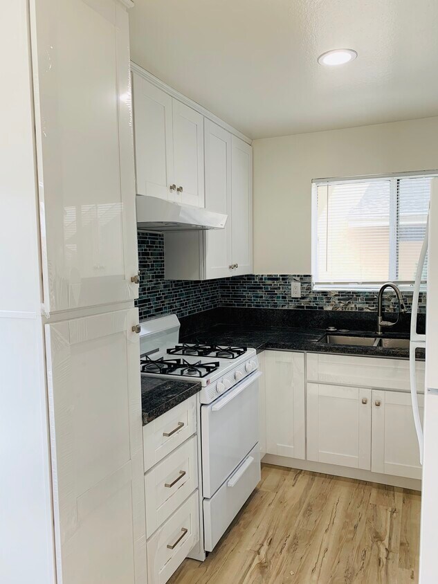 Granite counters - 944 Sapphire St