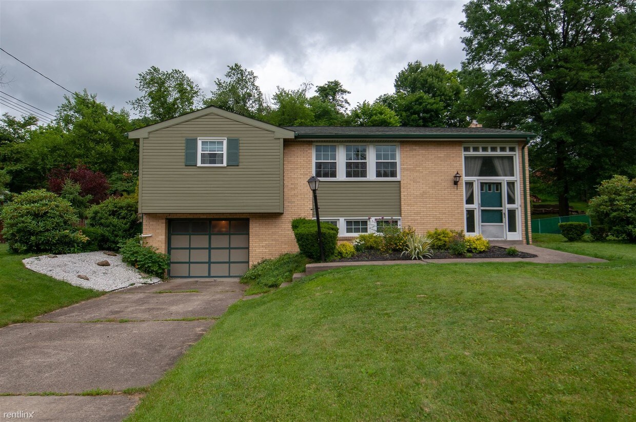 Primary Photo - 220 Amity Rd