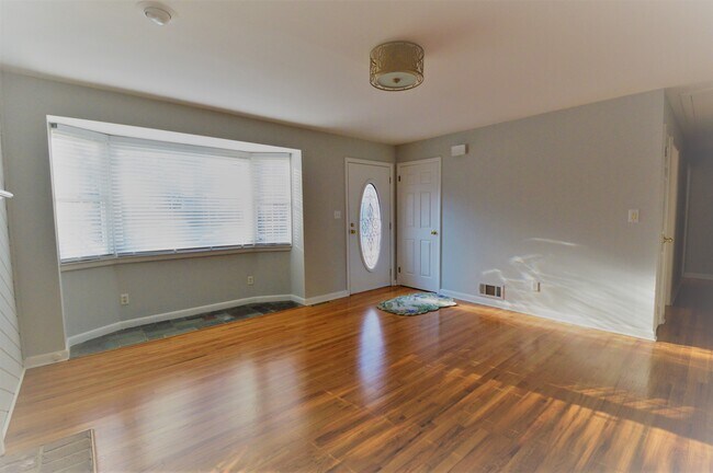 Building Photo - 113 Bingham Ave