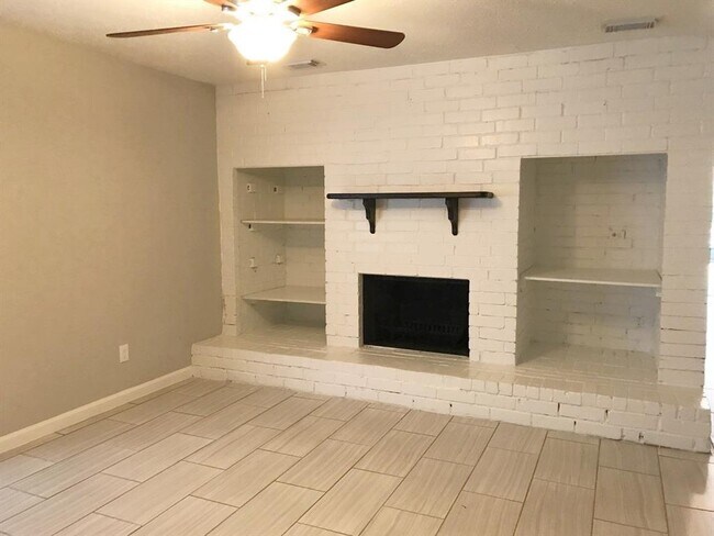 Building Photo - 4214 Rosegate Dr