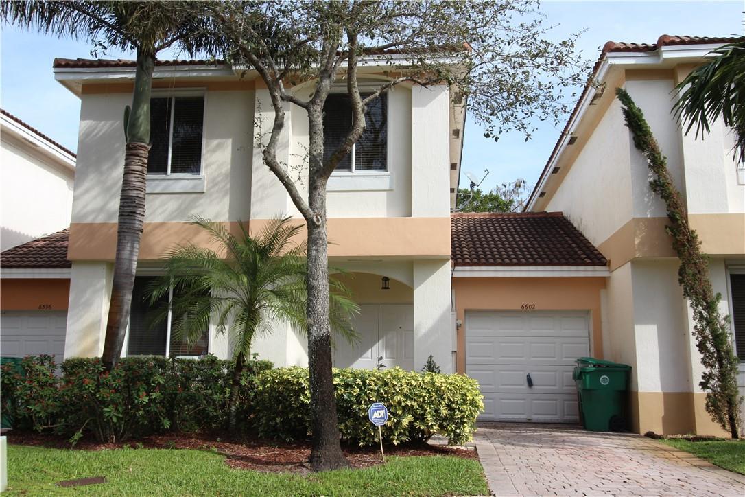 Foto principal - 6602 Hidden Cove Dr
