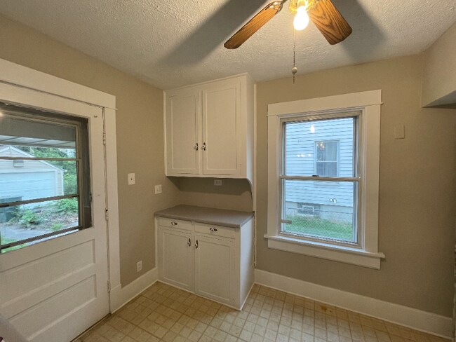 Building Photo - 2122 Fauver Ave