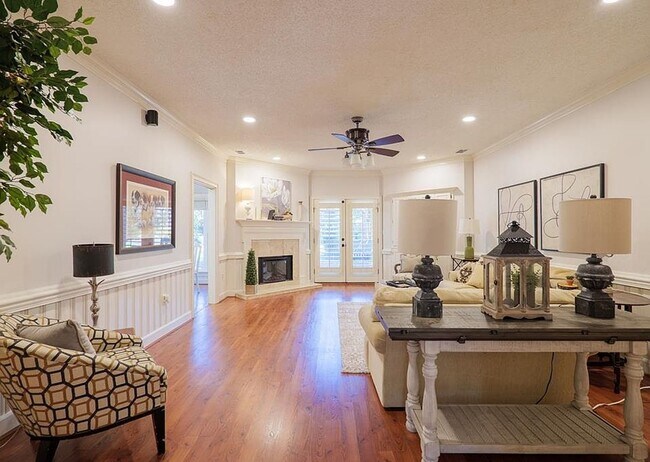 Building Photo - Spacious 4BR/3BA Family Home with Sunroom, Bonus Room & Fenced Yard!