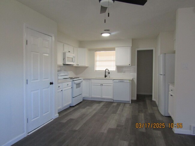 Building Photo - Remodeled three-bedroom home located in th...