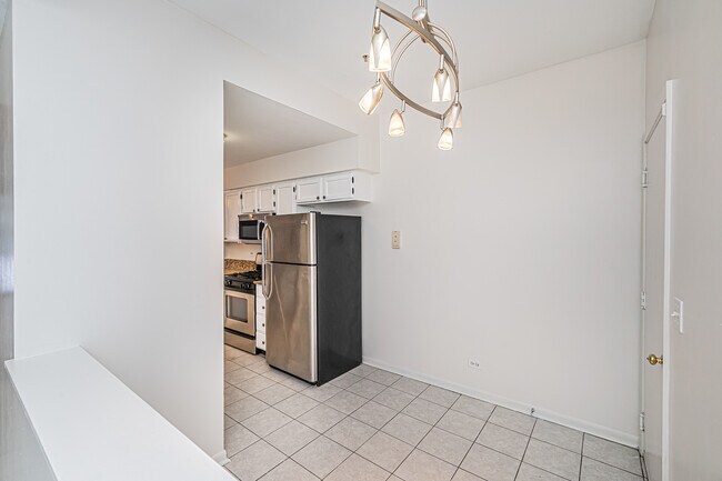 Building Photo - 1165 Cambria Ln S