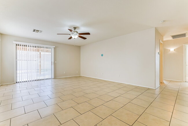 Foto del edificio - 2513 N 114th Ave