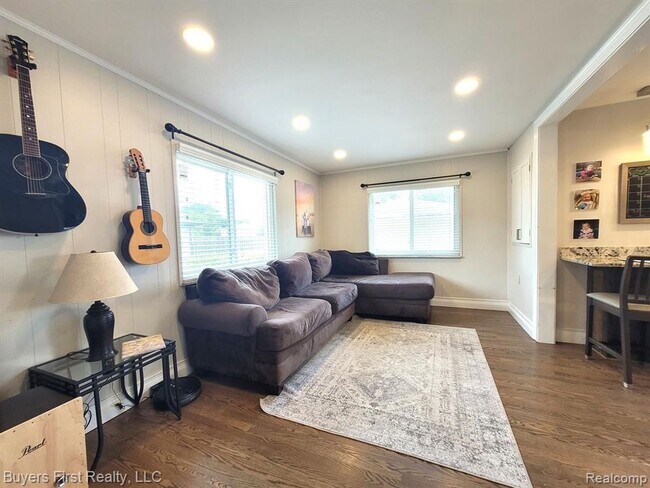 Foto del edificio - Newly Renovated 7BR – Modern Kitchen + Bath
