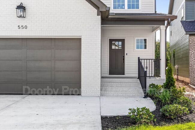 Foto del edificio - 550 Shanti Dr