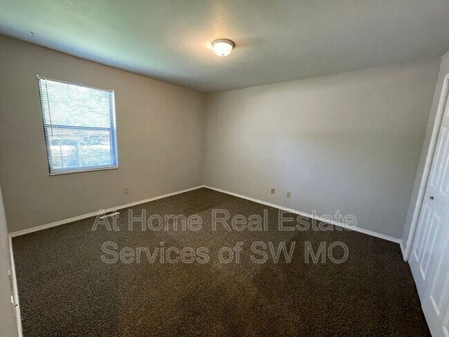 Building Photo - 900 S Crutcher Ave