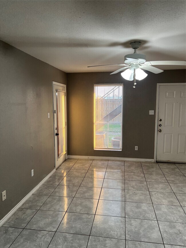 Foto del edificio - 3900 Woodchase Dr