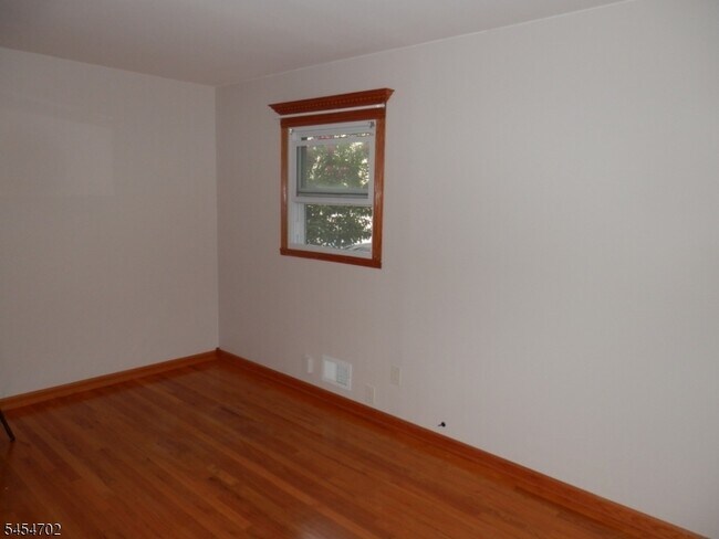 Building Photo - 331 Boxwood Ct