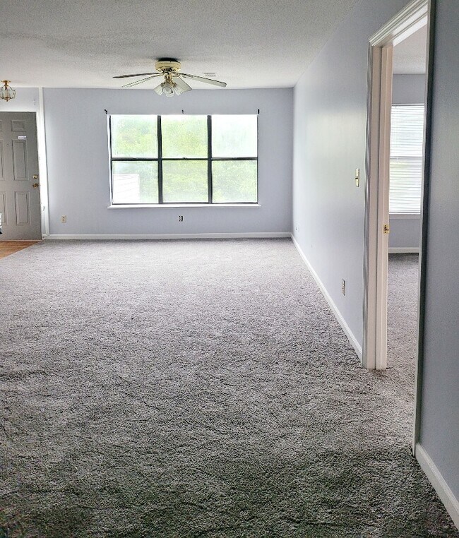 Foto del edificio - 100 Brighton Hill Rd