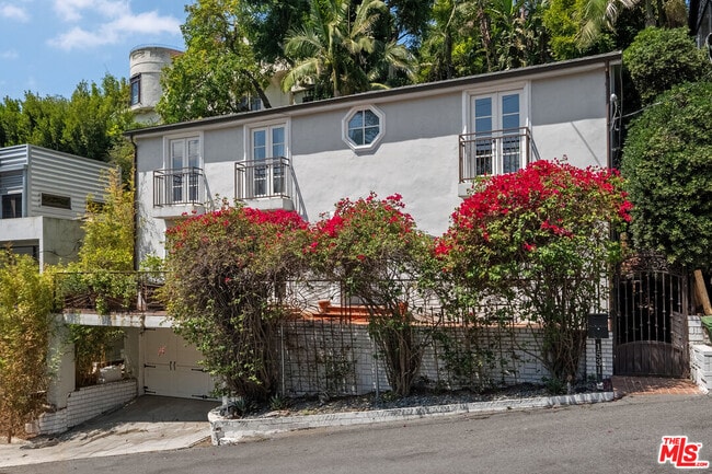 Building Photo - 1531 Marmont Ave