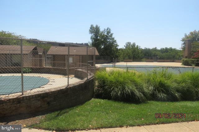 Building Photo - 3330 Huntley Square Dr