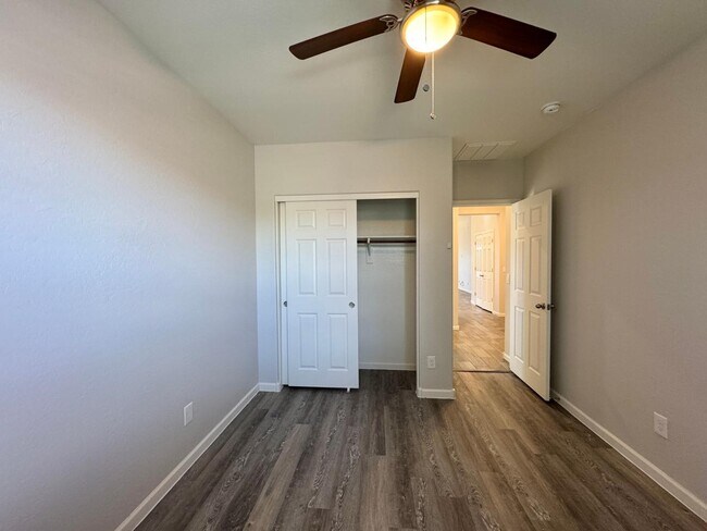 Foto del edificio - 2308 E Dust Devil Dr