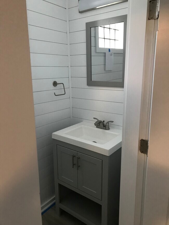 Half Bath / Powder Room - 115 E Bishop St