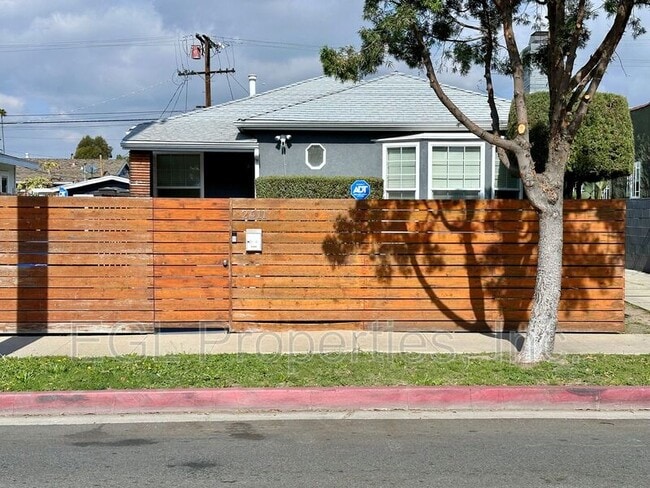 Building Photo - 2611 Obama Blvd