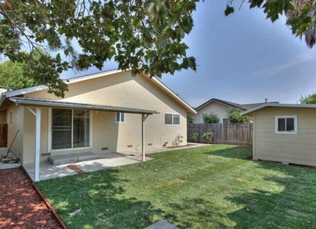 Building Photo - 1209 Sunrise Way