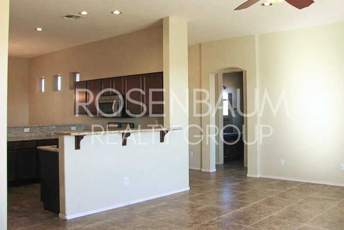 Foto principal - Gorgeous 3-bedrooms, 2-baths home in the b...