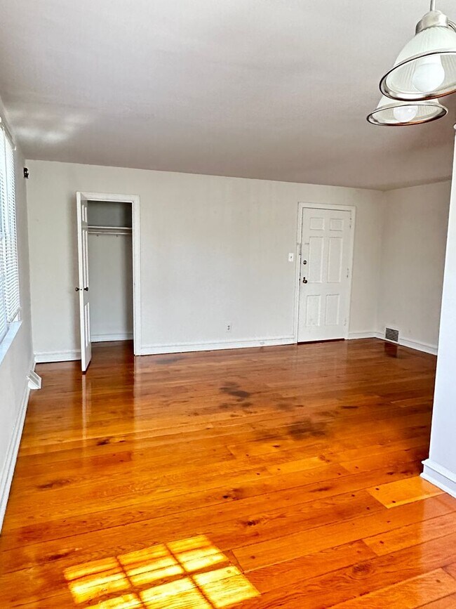 Foto del edificio - 2819 W Queen Ln