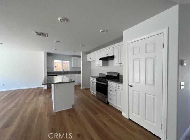 Foto del edificio - 5528 Soriano Wy