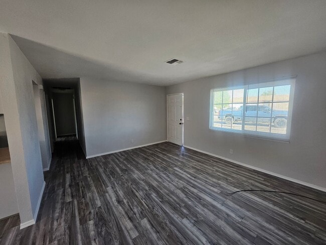 Building Photo - 3 Bedroom House in Fort Mohave