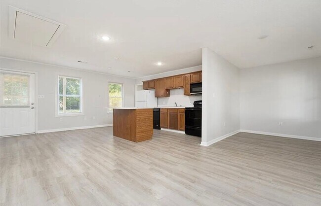 Foto del edificio - Charming 2-Bedroom Ranch Home with Large Backyard – Cozy & Remodeled!