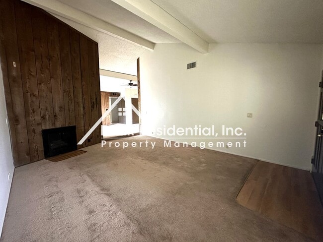 Building Photo - 3bd/2ba Rancho Cordova Duplex With 2 Car G...