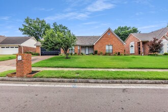 Building Photo - 6613 Stephan Ridge Dr
