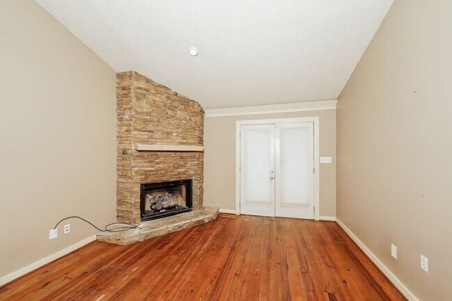 Foto del edificio - 1042 Vestavia Manor Dr