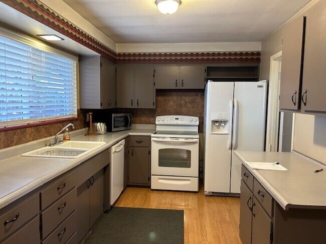 Foto del edificio - *Furnished home- Short term rental
