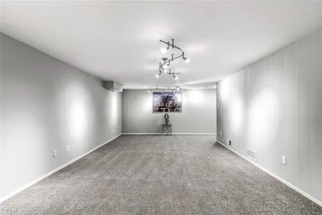 Foto del edificio - 252 Glandore Dr