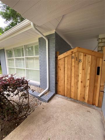 Building Photo - 818 Robertson Rd