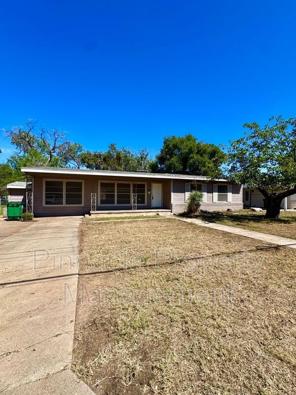 Foto del edificio - 2632 W Avenue N