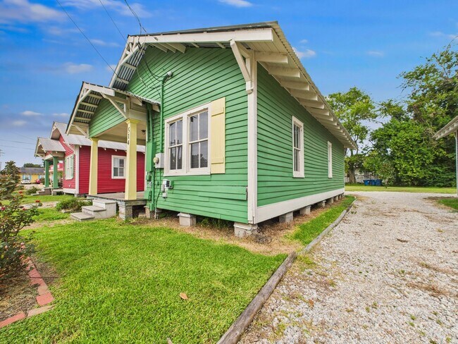Building Photo - 2 Bedroom, 1 Bathroom Home Near UL!
