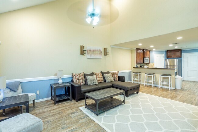 Building Photo - 731 Dominik Dr