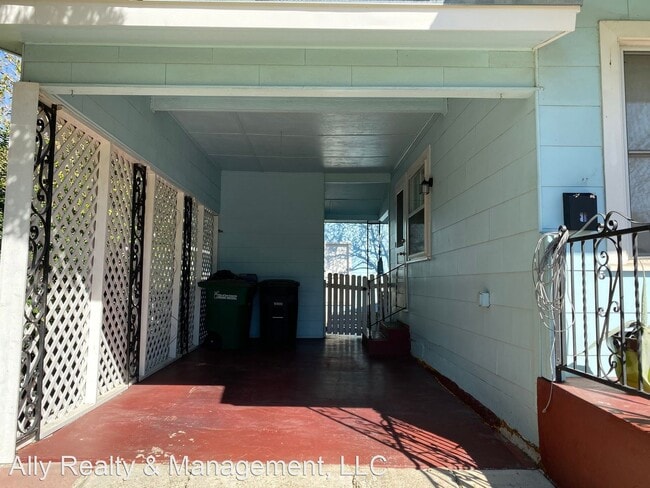 Building Photo - 3 br, 2 bath House - 327 Blakeley Drive