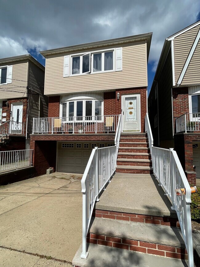 Building Photo - 927 Avenue C