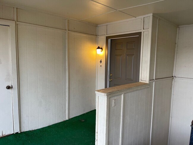 Foto del edificio - 3 bed upstairs condo in Norman, community pool and plenty of parking!