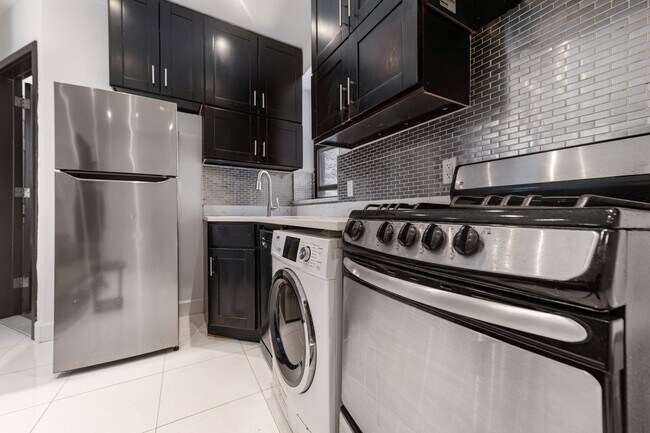Foto del edificio - 4 W 108th St