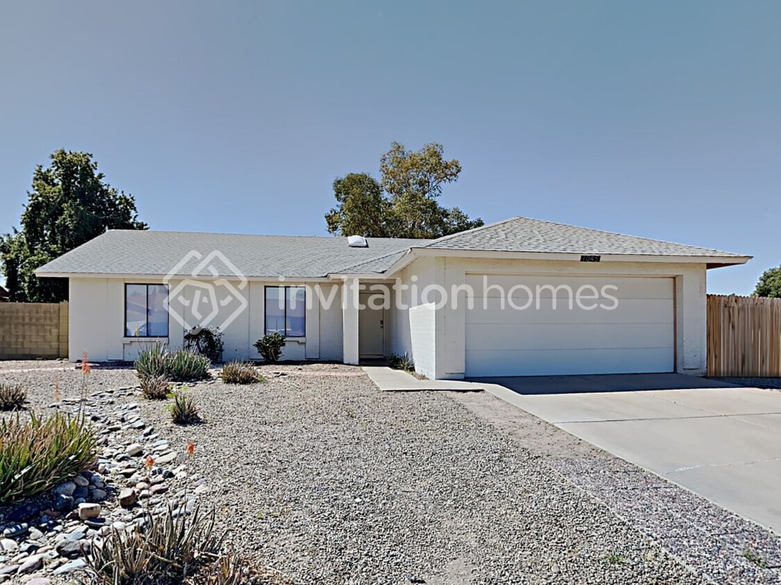Primary Photo - 7045 W Cameron Dr