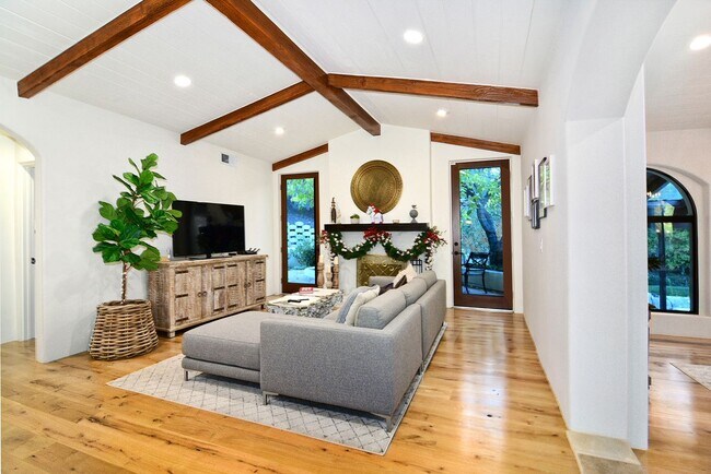 Building Photo - 31350 Lobo Canyon Rd